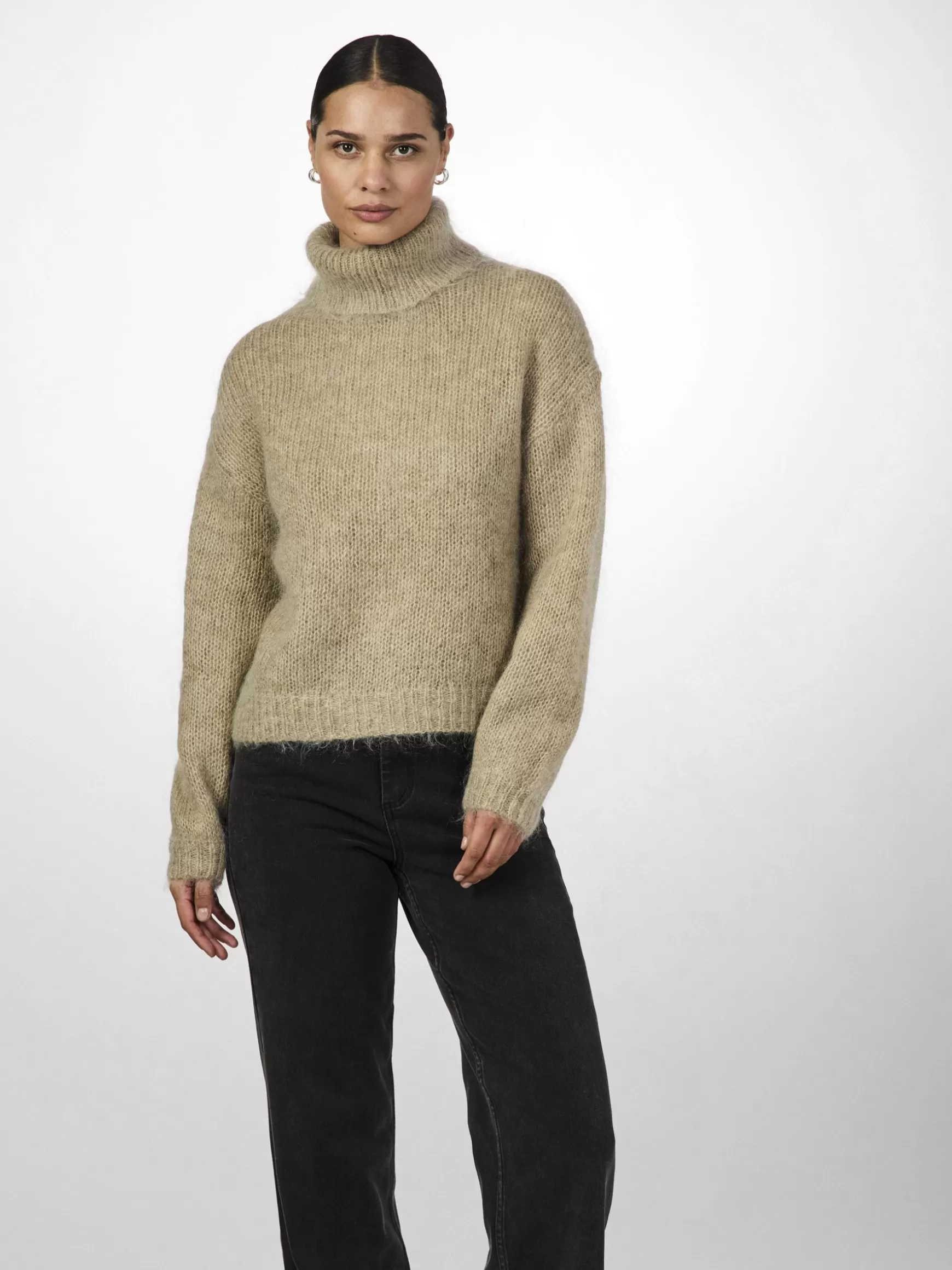 Shop YAS LAMBI STRIKKET PULLOVER AbbeyStone